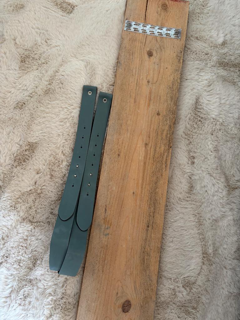 Houten plank met leren plankdragers, Doe-het-zelf en Verbouw, Hout en Planken, Ophalen, Gebruikt, 25 tot 50 mm, Plank