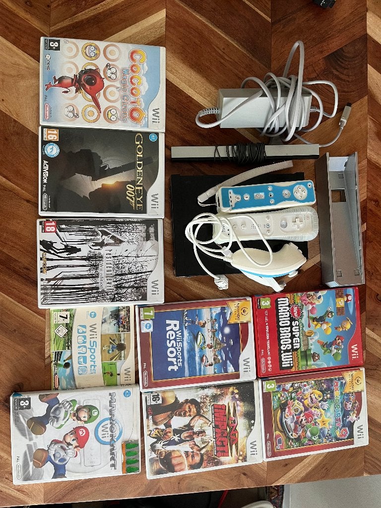 Wii bundel met Mario, wii sports en andere games!, Ophalen of Verzenden, Zo goed als nieuw, Met 2 controllers, Met games