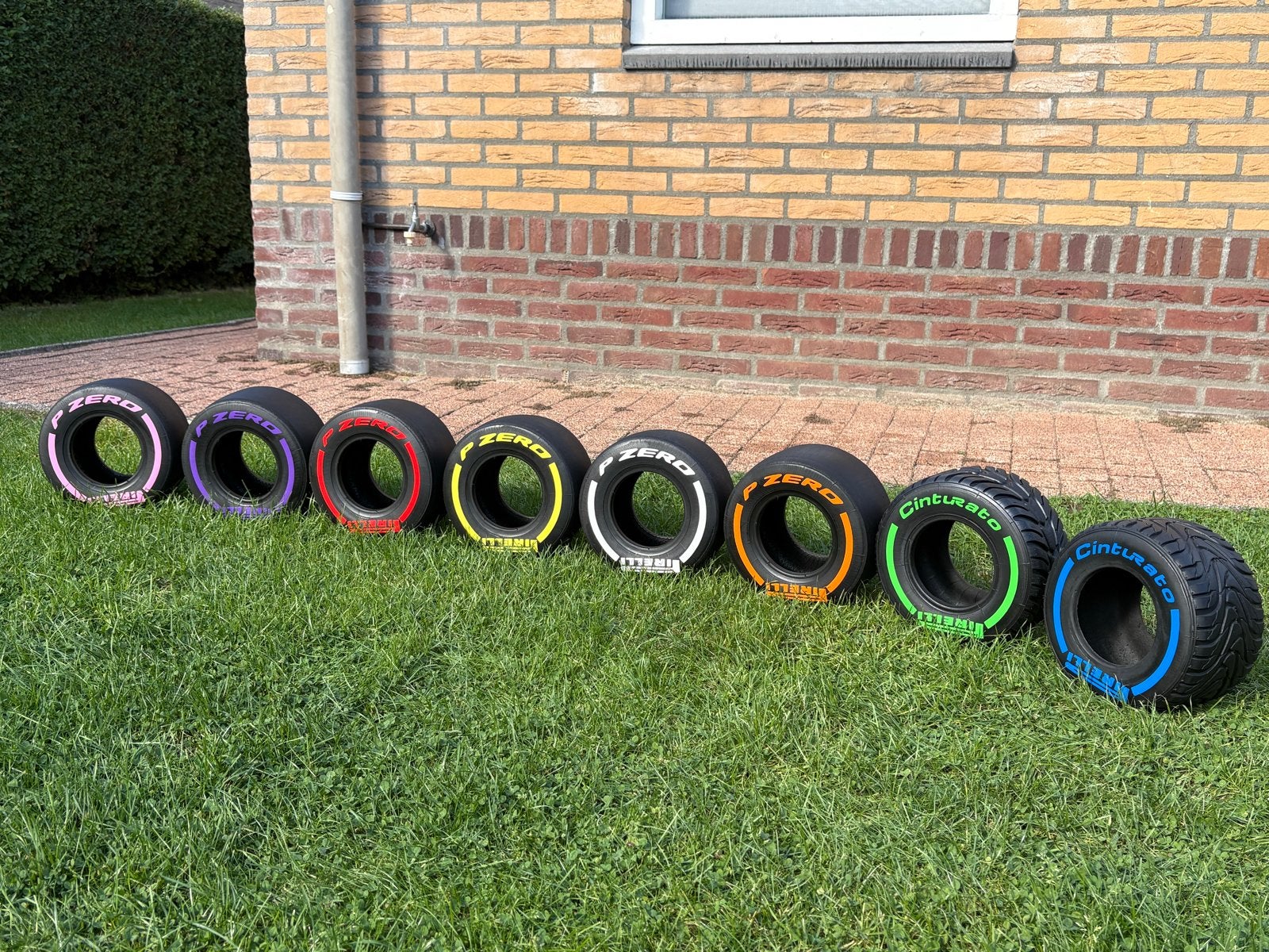 Pirelli F1 banden (schaalmodel) - Decoratie, Verzamelen, Ophalen of Verzenden, Gebruikt