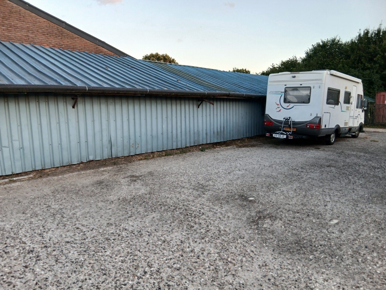 Stalling voor veewagens en campers