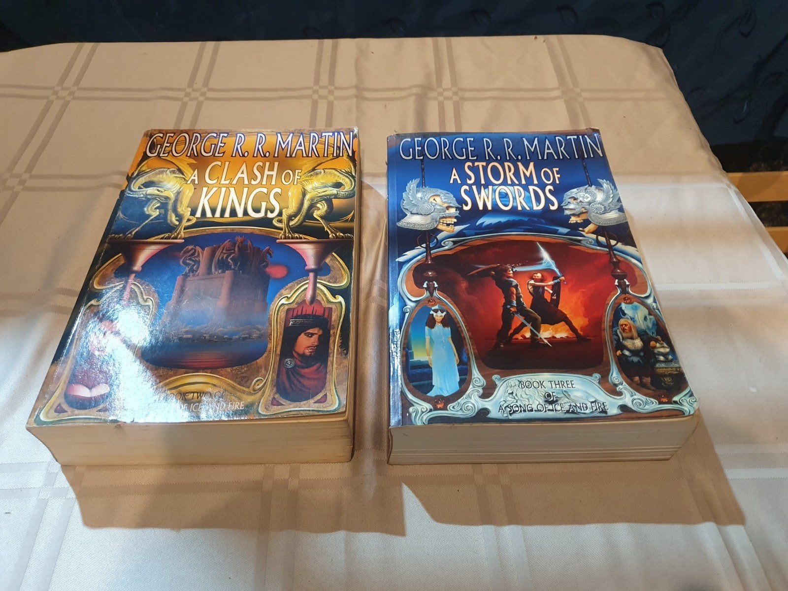 George R.R. Martin Fantasy Game of Thrones, Ophalen of Verzenden, Gelezen
