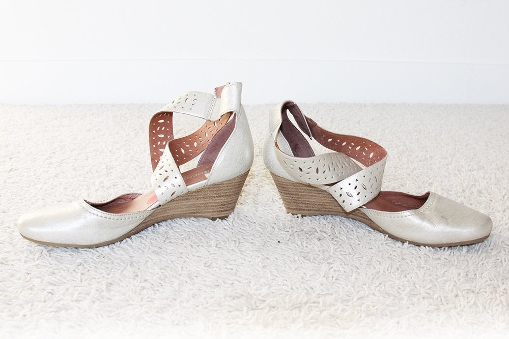 Prachtige Zilveren Leren Carmens Pumps (Maat 40) - s8 € 30,-, Pumps, Overige kleuren, Ophalen of Verzenden, Zo goed als nieuw