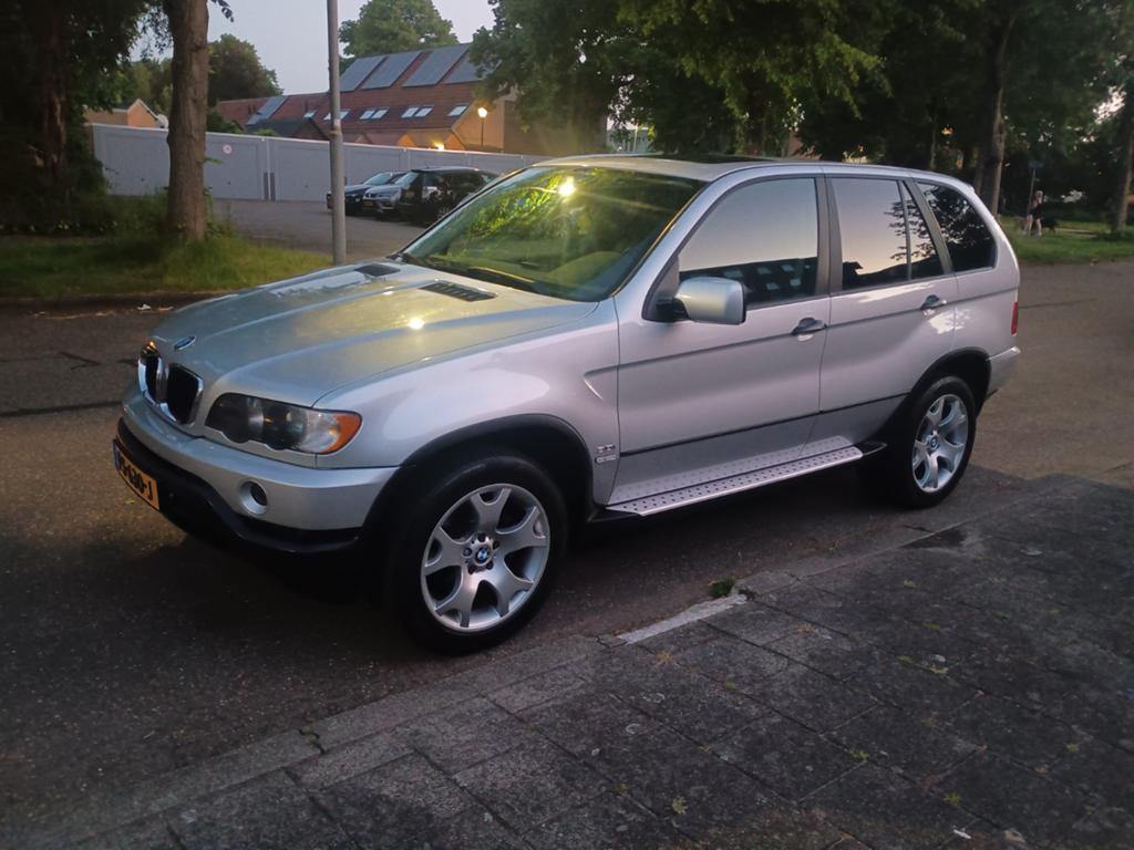 BMW X5 3.0i automaat, benzine  231pk in hele nette staat, Auto's, Automaat, Achterwielaandrijving, 129 €/maand, SUV of Terreinwagen