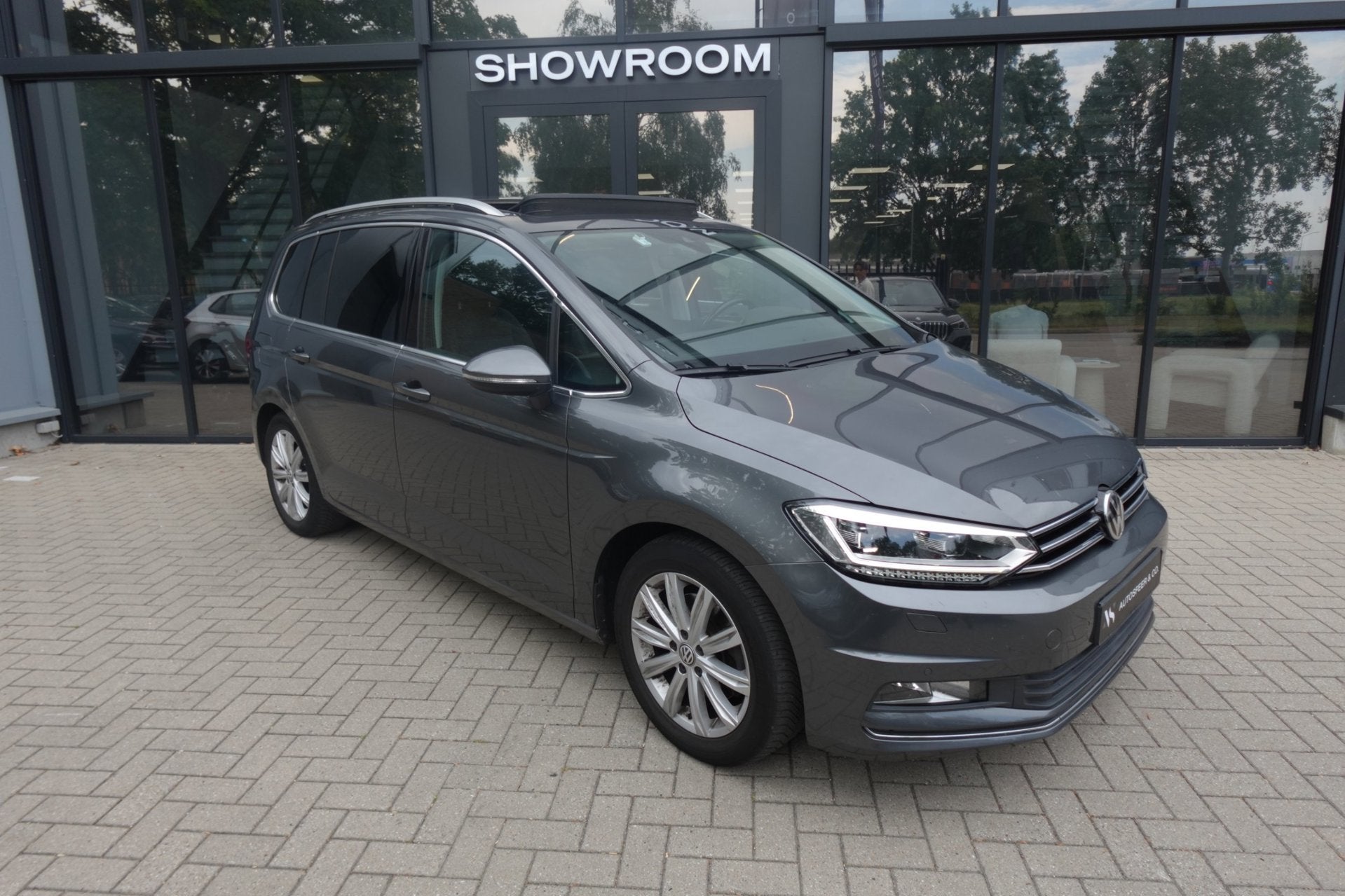 Volkswagen Touran 1.4 TSI Connected Series 7P NAVI CAM PDC, Stof, Gebruikt, 150 pk, 7 stoelen