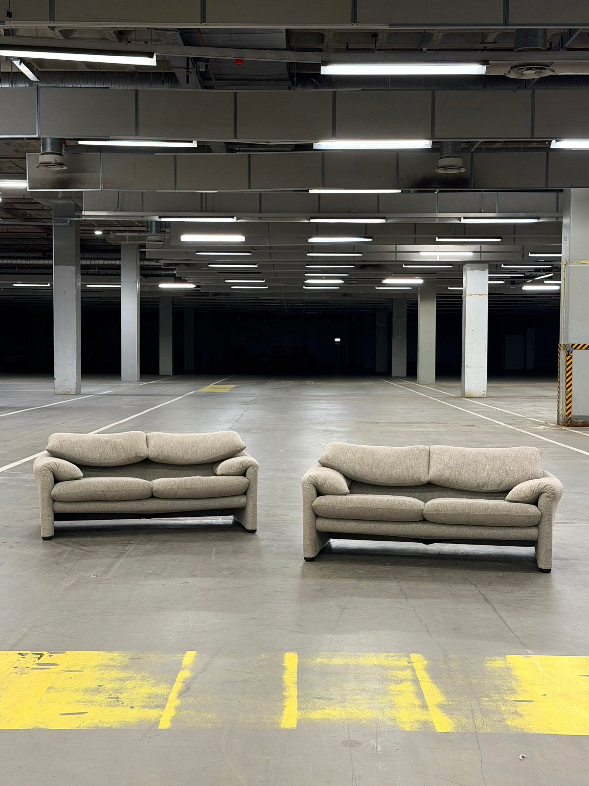 Cassina Maralunga 2-zits Bank | 2 stuks | Shitake, Huis en Inrichting, 150 tot 200 cm, Tweepersoons, 75 tot 100 cm, Ophalen of Verzenden