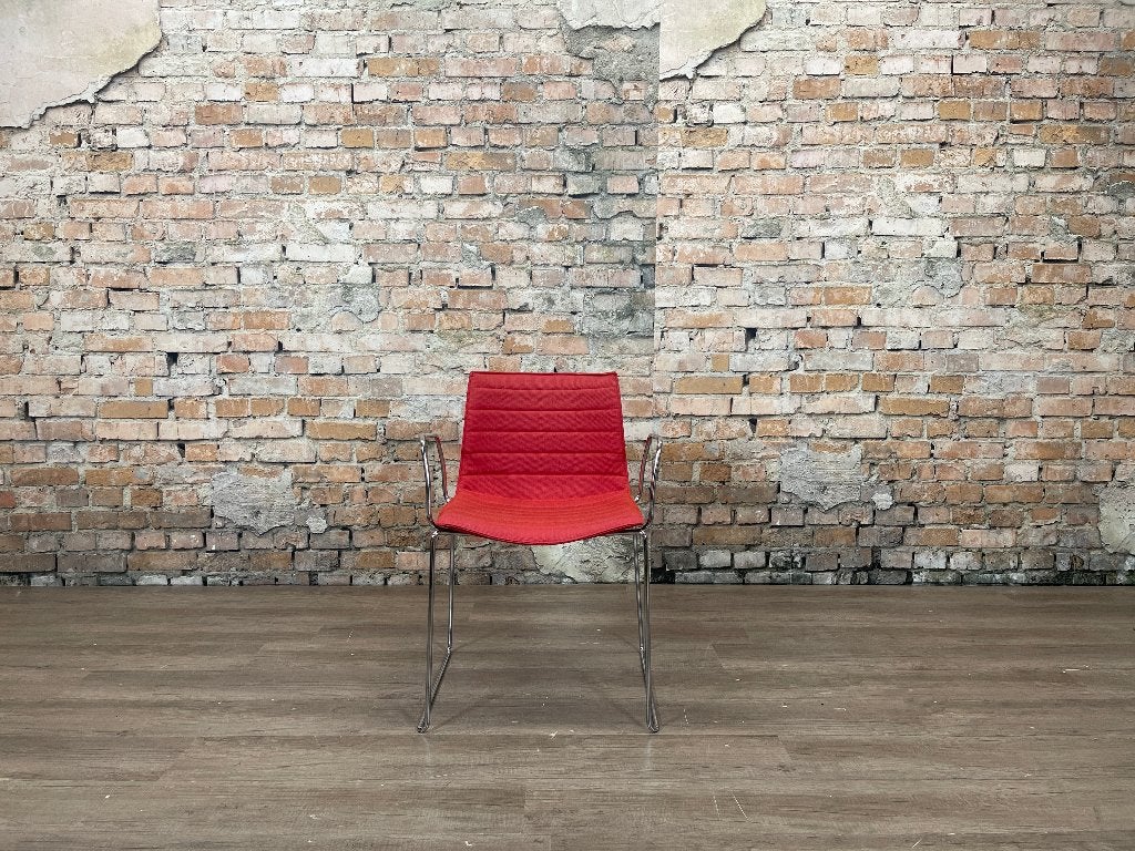 Arper Catifa 46 lichtrood met armleuning bij TheReSales, Ophalen, Design, Zo goed als nieuw, Stof