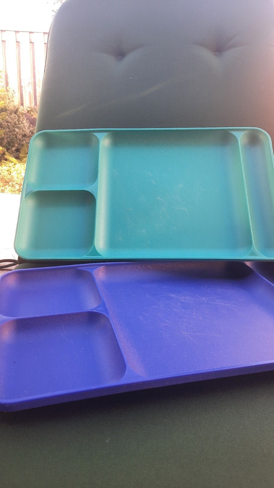 Tupperware dienbladen met vakken - set van 2, Gebruikt, Blauw, Overige typen, Ophalen of Verzenden