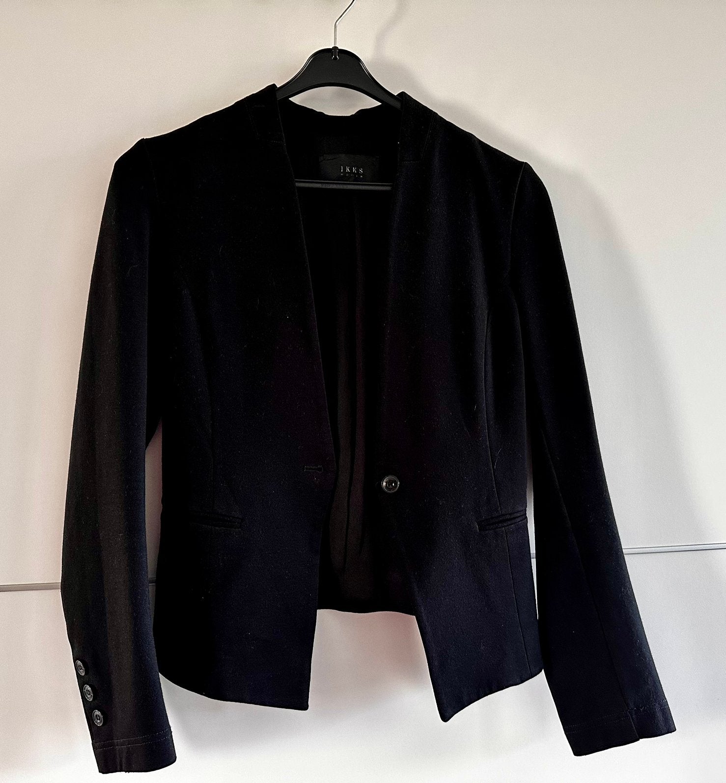 IKKS korte zwarte blazer/colbert maat 34, Zwart, Ophalen of Verzenden, Zo goed als nieuw, Jasje