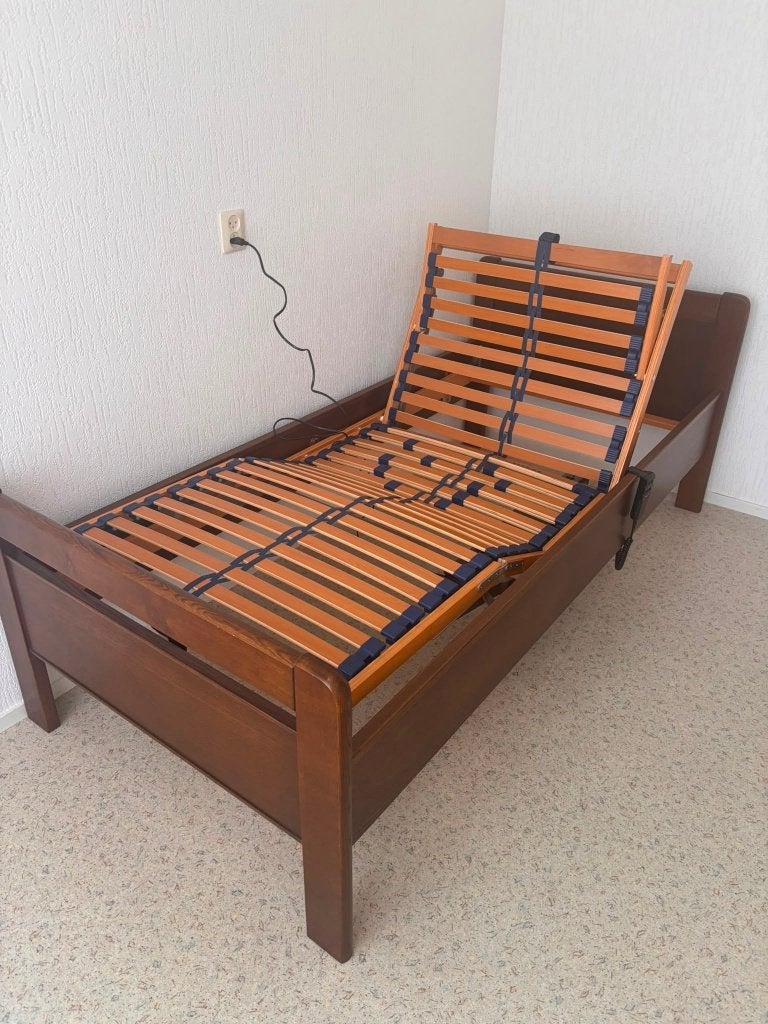 Seniorenbed met electrische verstelbare hoofd/voeteneind, Ophalen, Verstelbaar, 90 cm, Eenpersoons
