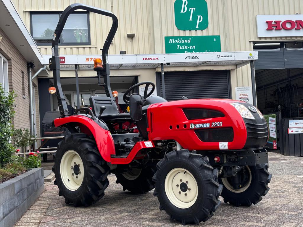 Branson 2200 diesel minitractor met stuurbekrachting, Zakelijke goederen, Gebruikt, Overige merken, Tot 2500