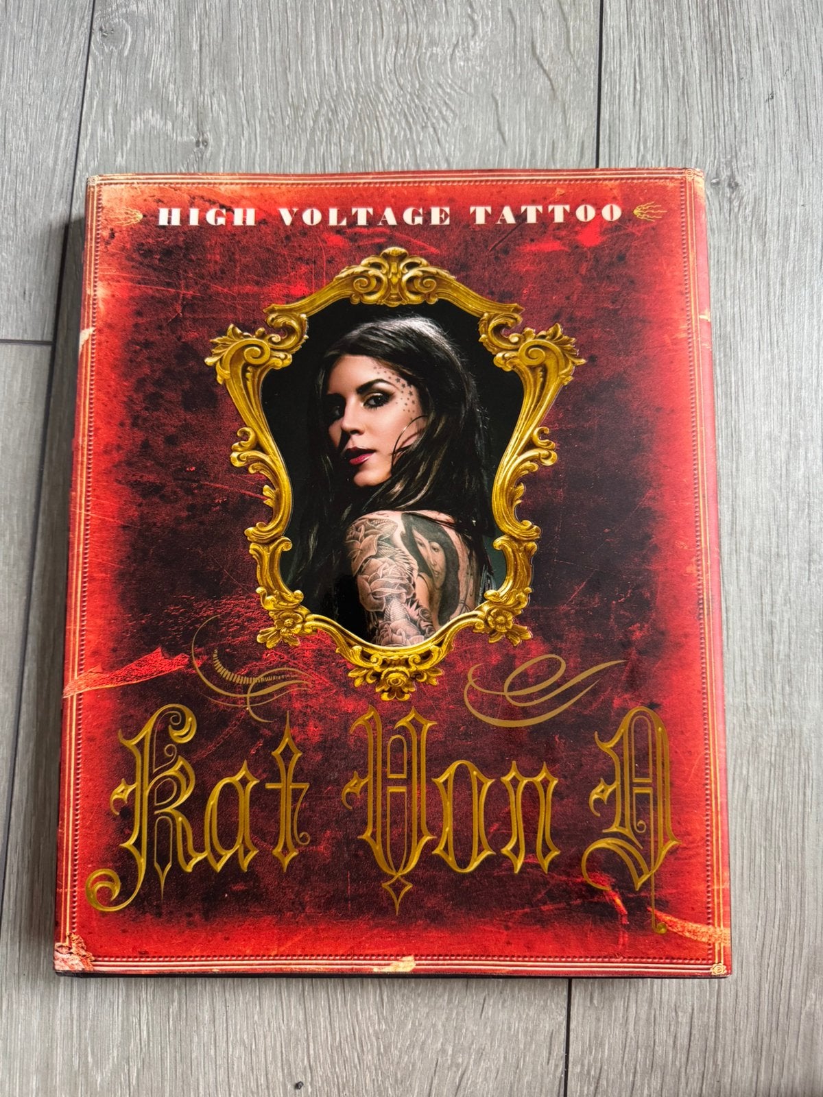 Boek Kat Von D High Voltage Tattoo, Ophalen of Verzenden, Zo goed als nieuw, Kat Von D, Amerika