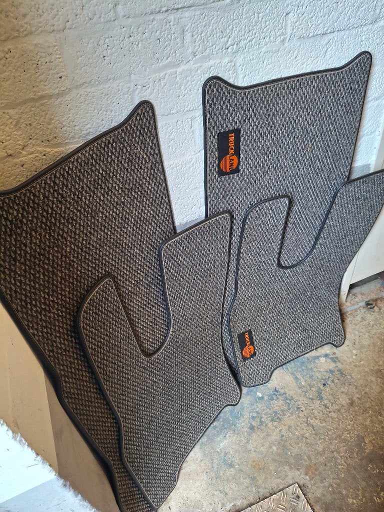vloermatten daf XG+ (klapstoel), 2 setjes,per set te koop, Auto-onderdelen, Ophalen, Gebruikt, DAF