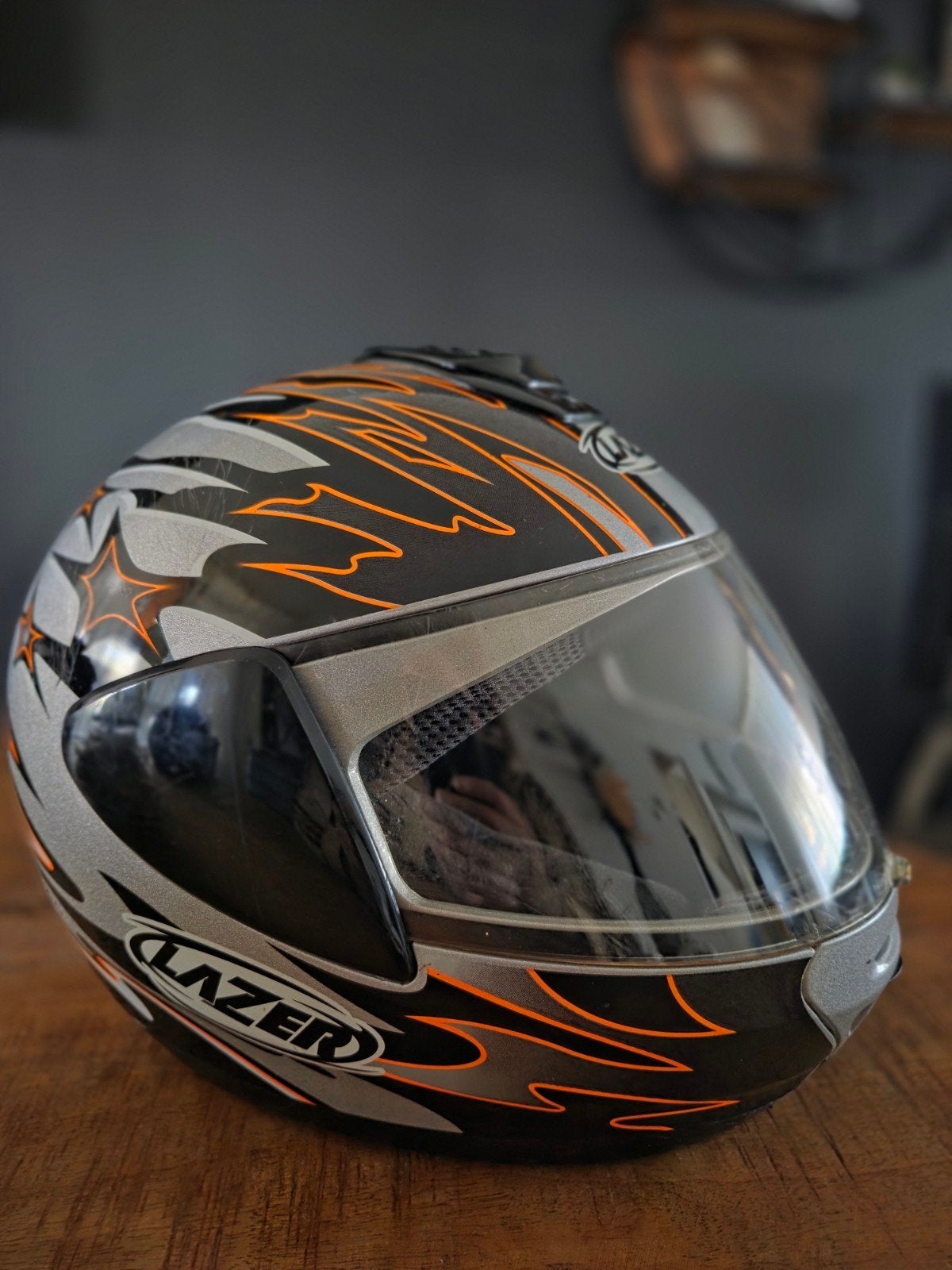 Lazer Integraalhelm - Zilver/Oranje Vlammen, Motoren, XS, Integraalhelm, Tweedehands, Ophalen