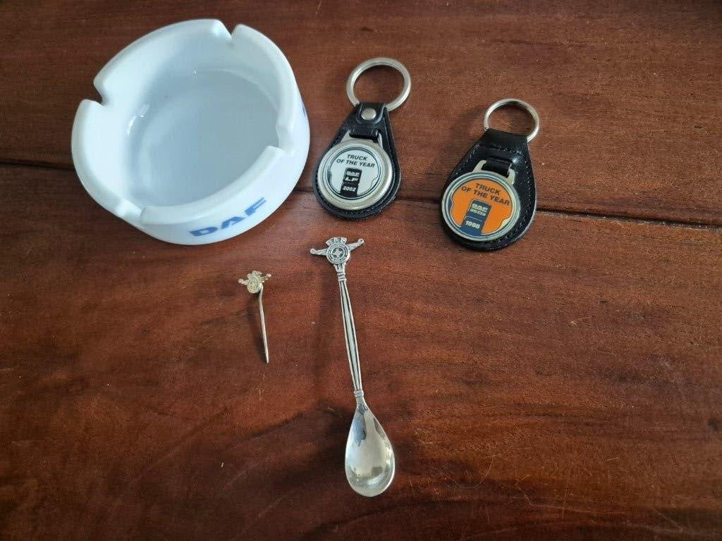 DAF asbak - sleutelhanger, lepeltje, speldje, Verzamelen, Ophalen of Verzenden, Gebruikt, Auto's