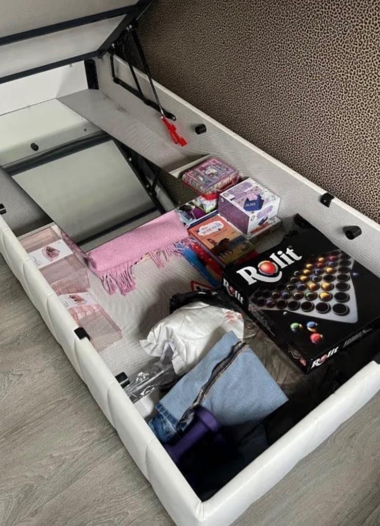 Bed met opbergruimte, Huis en Inrichting, Slaapkamer | Bedden, Ophalen, Overige materialen, 90 cm, Eenpersoons