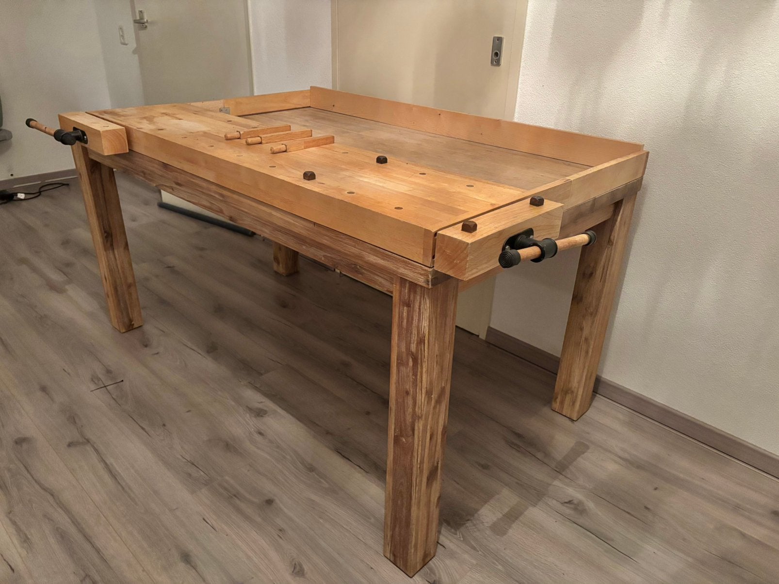 Werkbank knutseltafel 2x Bankschroef, Ophalen, Zo goed als nieuw, Bankschroef