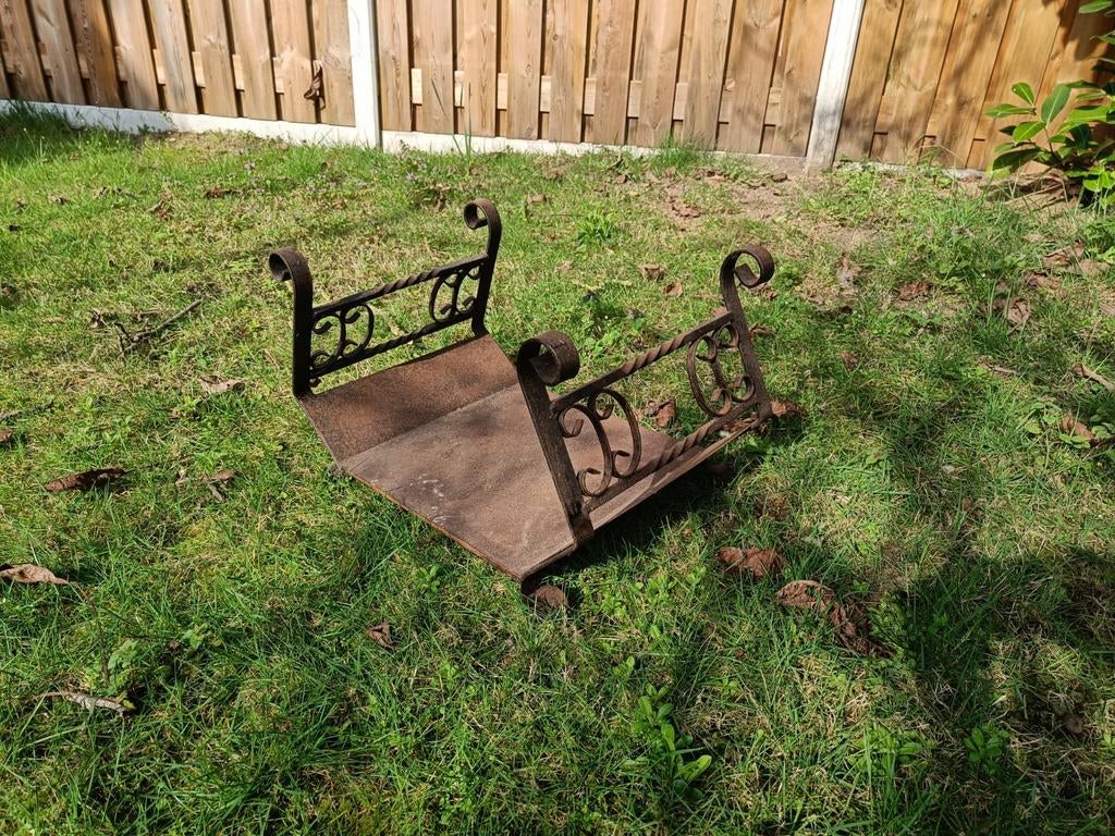 Metalen rek voor hout - Decoratief en functioneel, Tuin en Terras, Haardhout, Minder dan 3 m³, Ophalen, Blokken