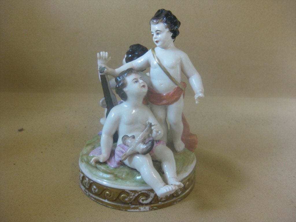 Duits porseleinen beeldje van 3 putti Älteste Volkstedt, Ophalen of Verzenden