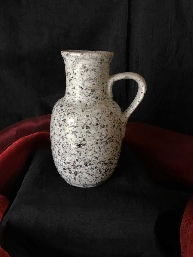 Vaasje karamiek Strehla Oost Duitsland  Hoogte 18 cm, Ophalen of Verzenden