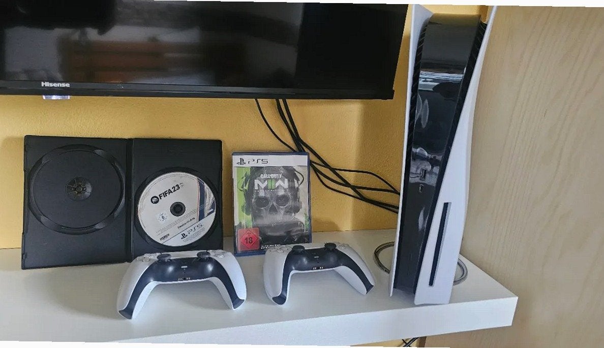 PlayStation 5 Met drive + 2 Controllers + 2 games