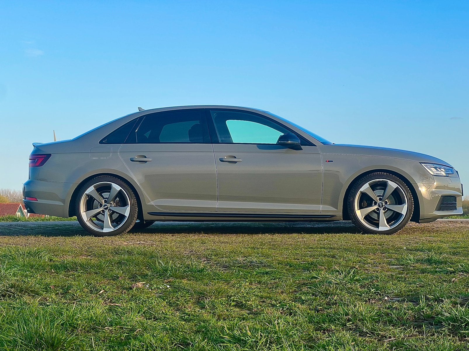 Audi A4 B9 S line 2.0 TFSI S tronic | Automat | Full Option, 1984 cc, A4, Leder, 1405 kg