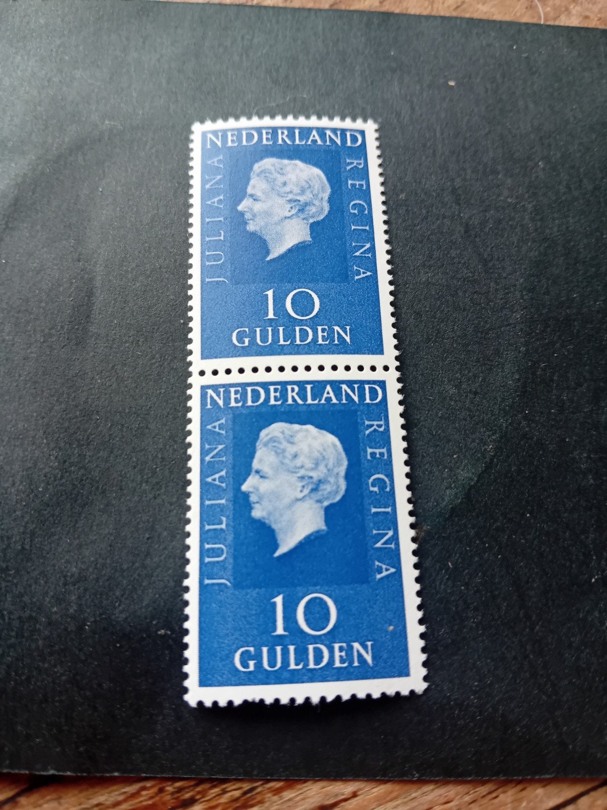 2x Nederland 10 Gulden Juliana Regina Postzegel, Ophalen of Verzenden, Na 1940, Postfris