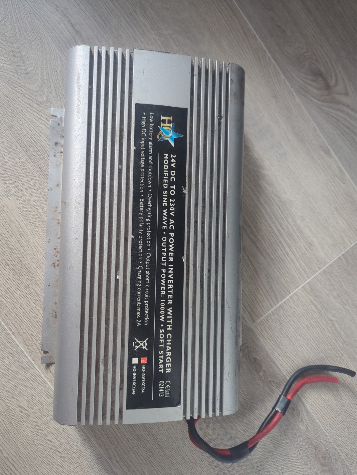 HQ Omvormer met Lader 24V naar 230V AC 1000W, Ophalen, Gebruikt