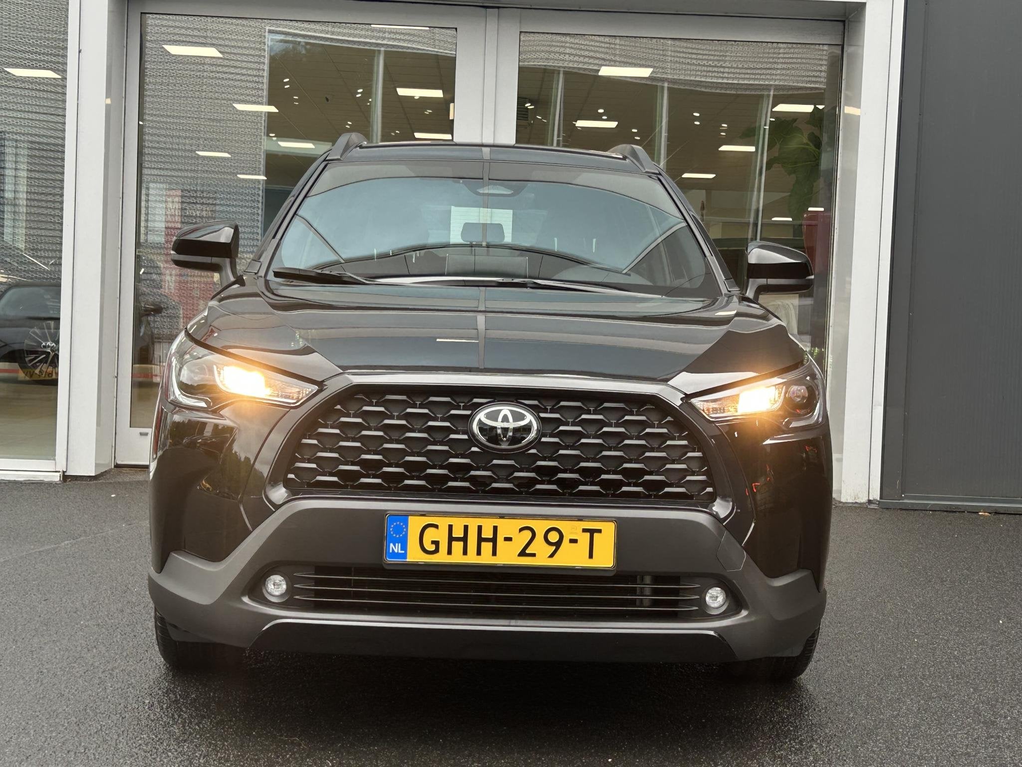 Toyota Corolla Cross Hybrid 140 Active | Achteruitrijcamera, Auto's, Stof, Gebruikt, Zwart, Origineel Nederlands