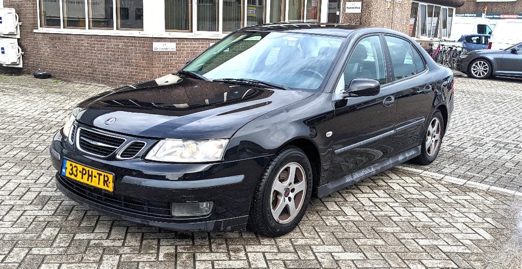 Saab 9-3 1.8 T Sport Sedan AUT 2004 Zwart | Bluetooth, Auto's, 1998 cc, Stof, 1440 kg, Zwart
