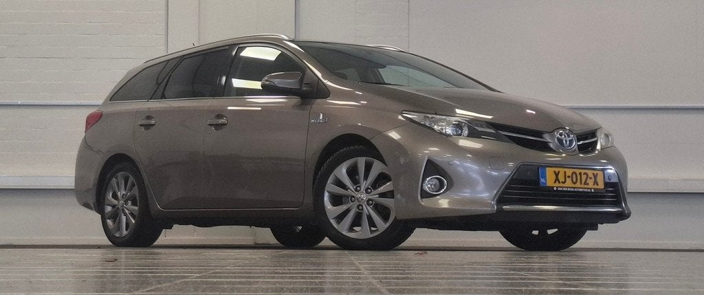Toyota Auris Touring Sports 1.8 Hybrid Executive Pano Leer T, Auto's, Toyota, Euro 5, Gebruikt, Zwart, Bruin