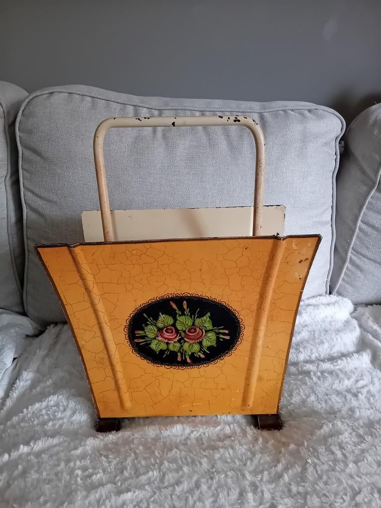 Vintage metalen lectuurbak, Huis en Inrichting, Woonaccessoires | Krantenbakken en Lectuurbakken, Ophalen, Zo goed als nieuw