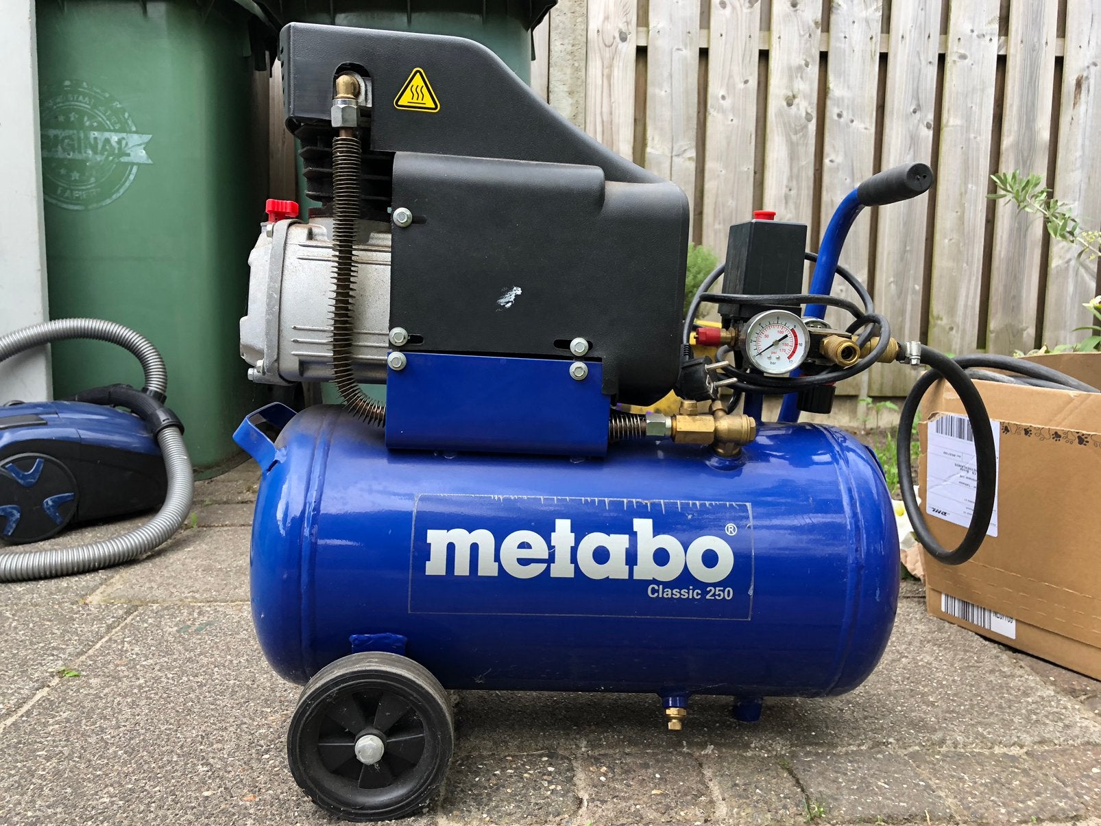 Metabo Classic 250 Compressor + blaaspistool, luchtslang., Doe-het-zelf en Verbouw, Compressors, 25 tot 100 liter, Ophalen, Zo goed als nieuw
