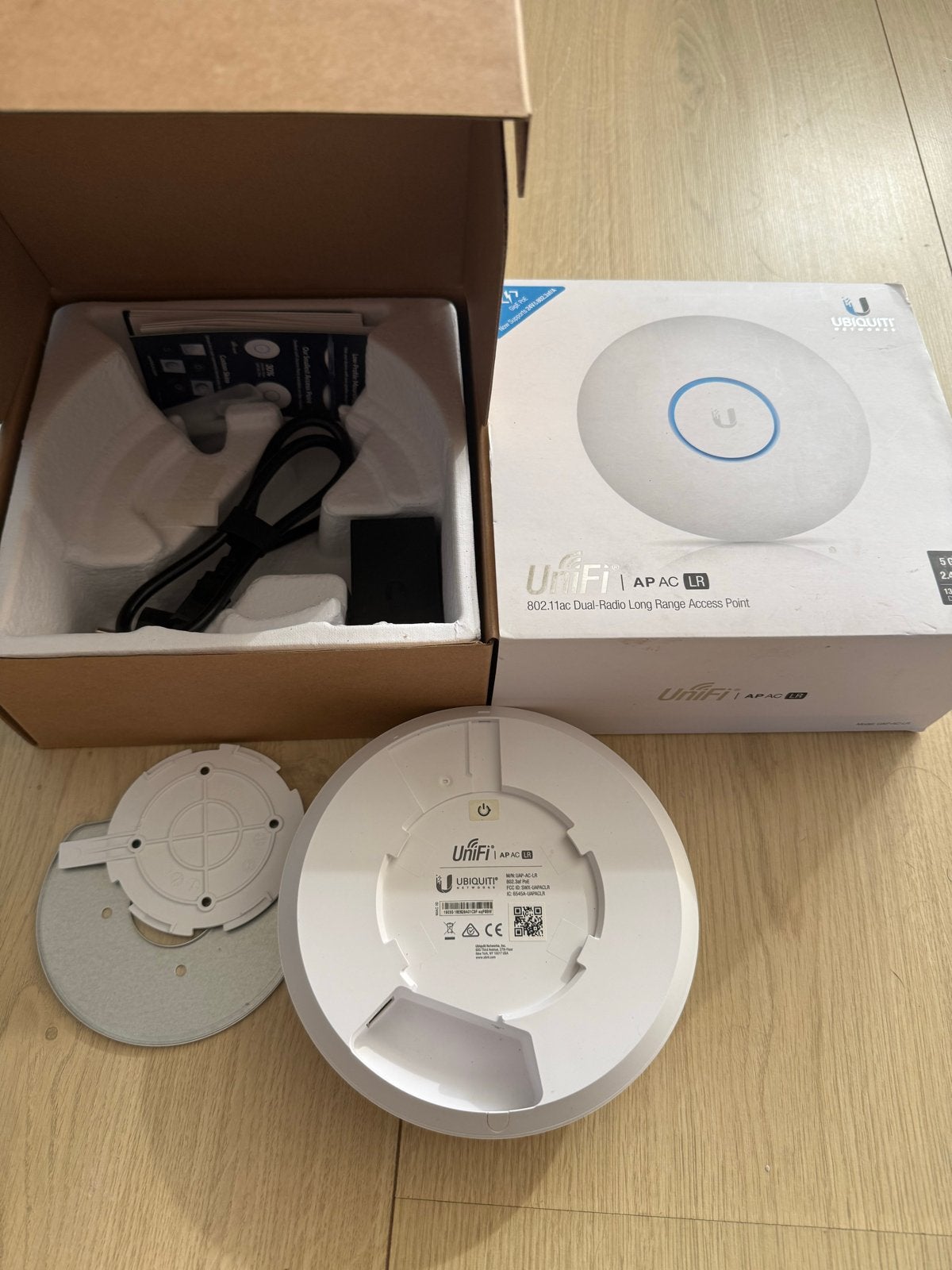 Unifi AC LR Access Point compleet met doos en voeding, Ophalen of Verzenden, Gebruikt