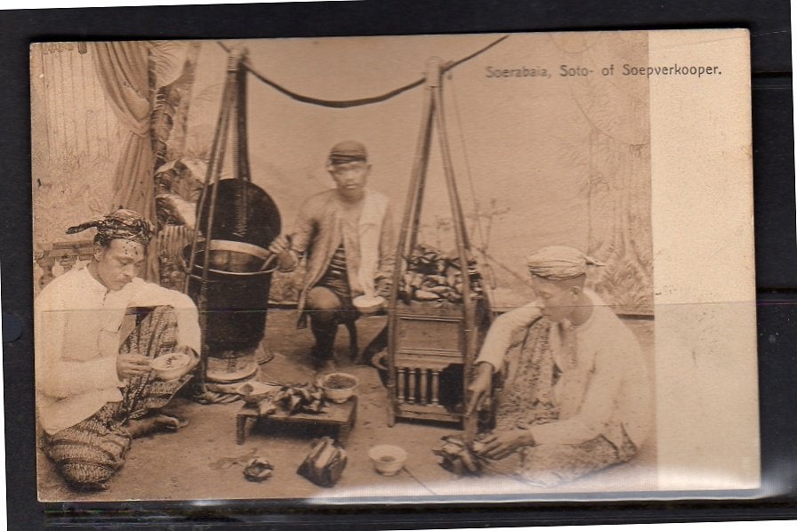 Ned Indië  Soerabaja Soto-verkoper Soup seller   1920, Ophalen, Voor 1920, Buiten Europa