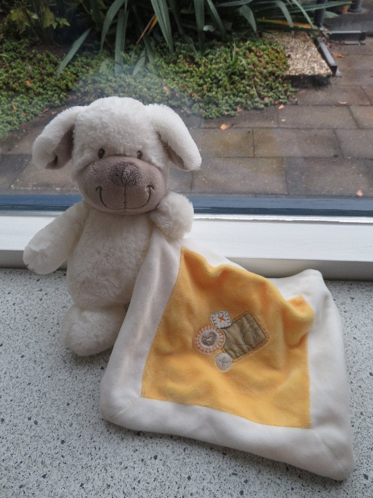 Hond wit velours met geel knuffeldoekje merk Nicotoy, Zo goed als nieuw, Wasbaar, Nicotoy, Hond