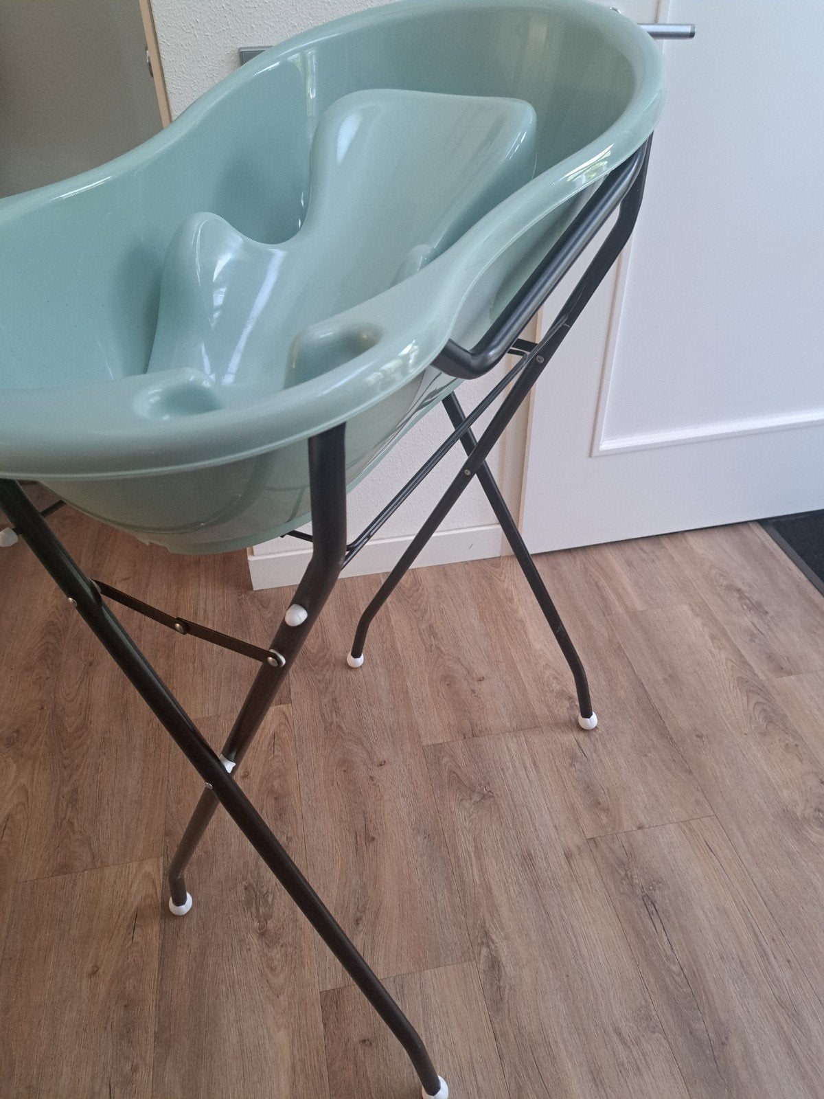 Bébé-jou Babybadje met standaard en badzitje, Ophalen of Verzenden, Zo goed als nieuw, Badje, Bébé-jou