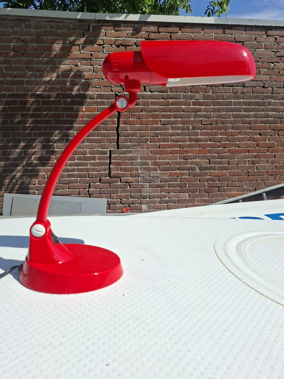 Toucan design bureaulamp, Ophalen of Verzenden, Zo goed als nieuw, Rood, Met stekker