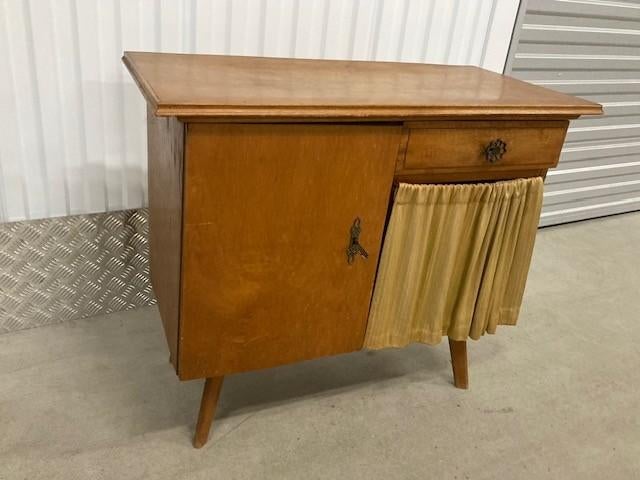 vintage kastje jaren 50/60 met afsluitbaar gedeelte en lade, Ophalen