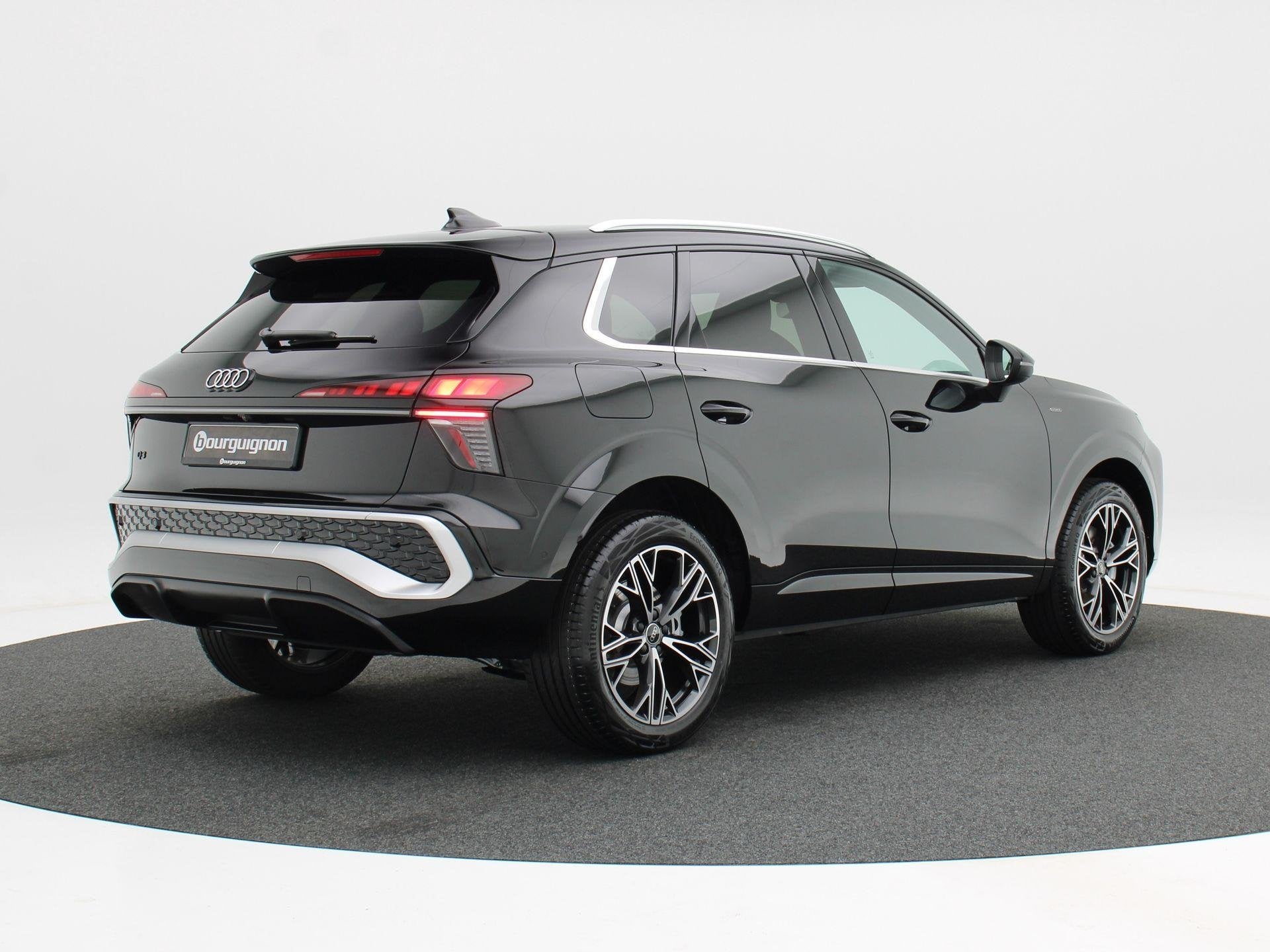 Audi Q3 e-hybrid | S edition | 272 PK Hatchback | Privacy gl, 1800 kg, 1498 cc, 4 cilinders, Automatische klimaatregeling