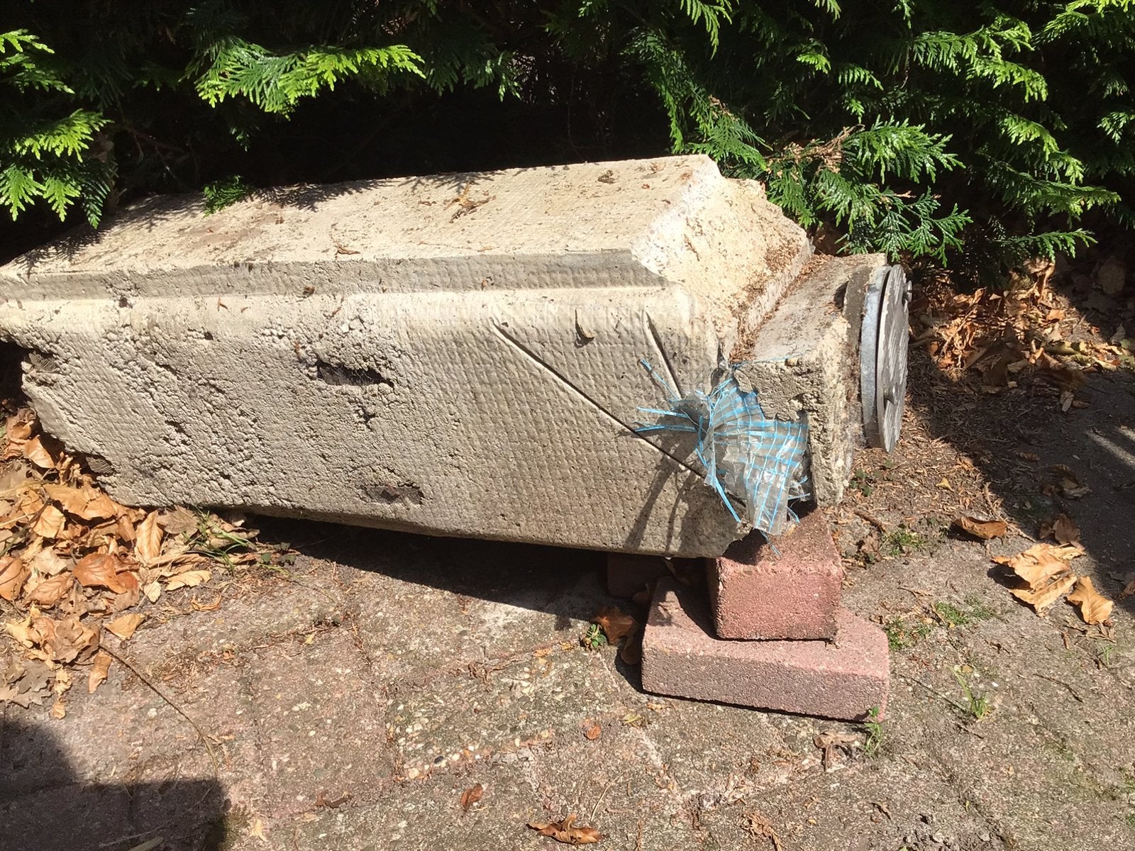 Glatz bodemhuls in beton voor een zware zweefparasol., Tuin en Terras, Parasols, Ophalen, Gebruikt, Parasolvoet