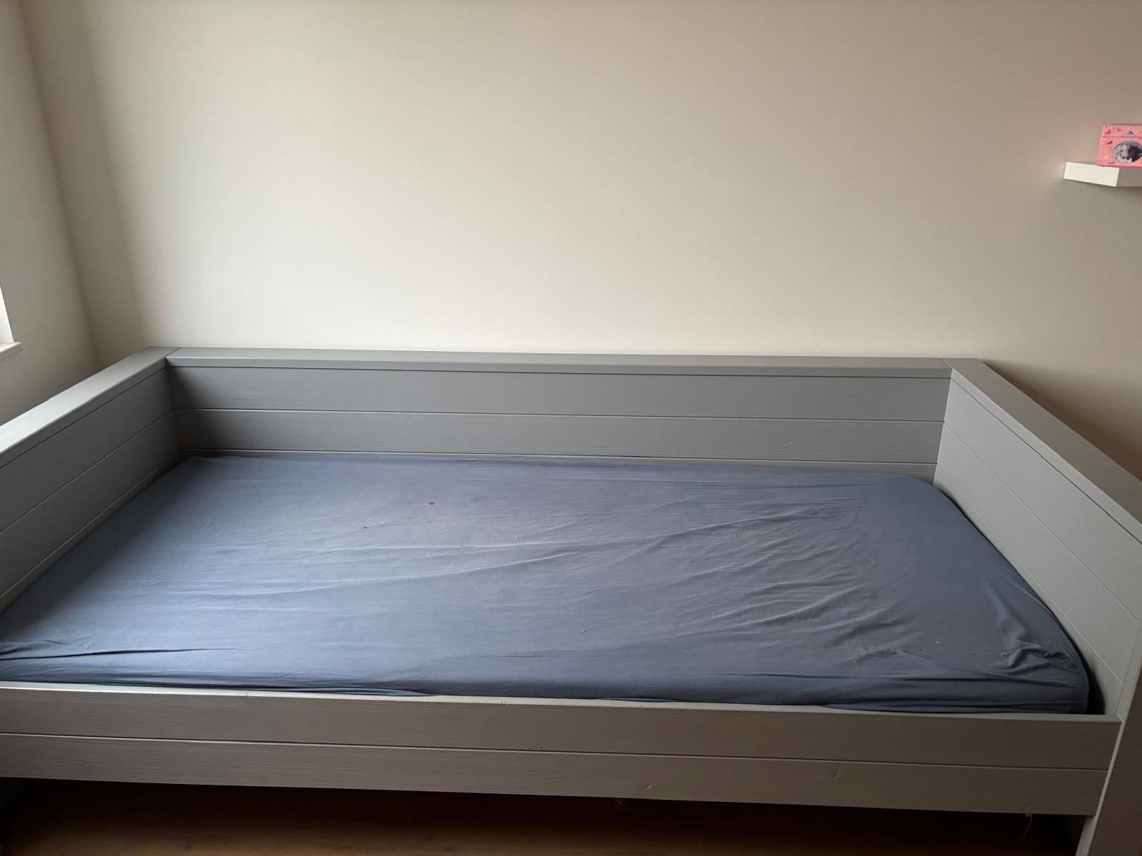 Woood Dennis bed met nachtkastje licht grijs, Ophalen, Gebruikt, 90 cm, Eenpersoons