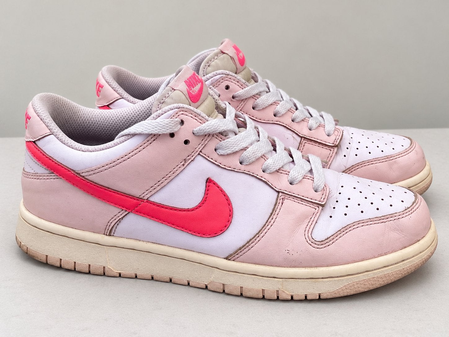 Nike Dunk Low - Maat 38,5, Kleding | Dames, Ophalen of Verzenden, Gedragen, Roze, Sneakers of Gympen
