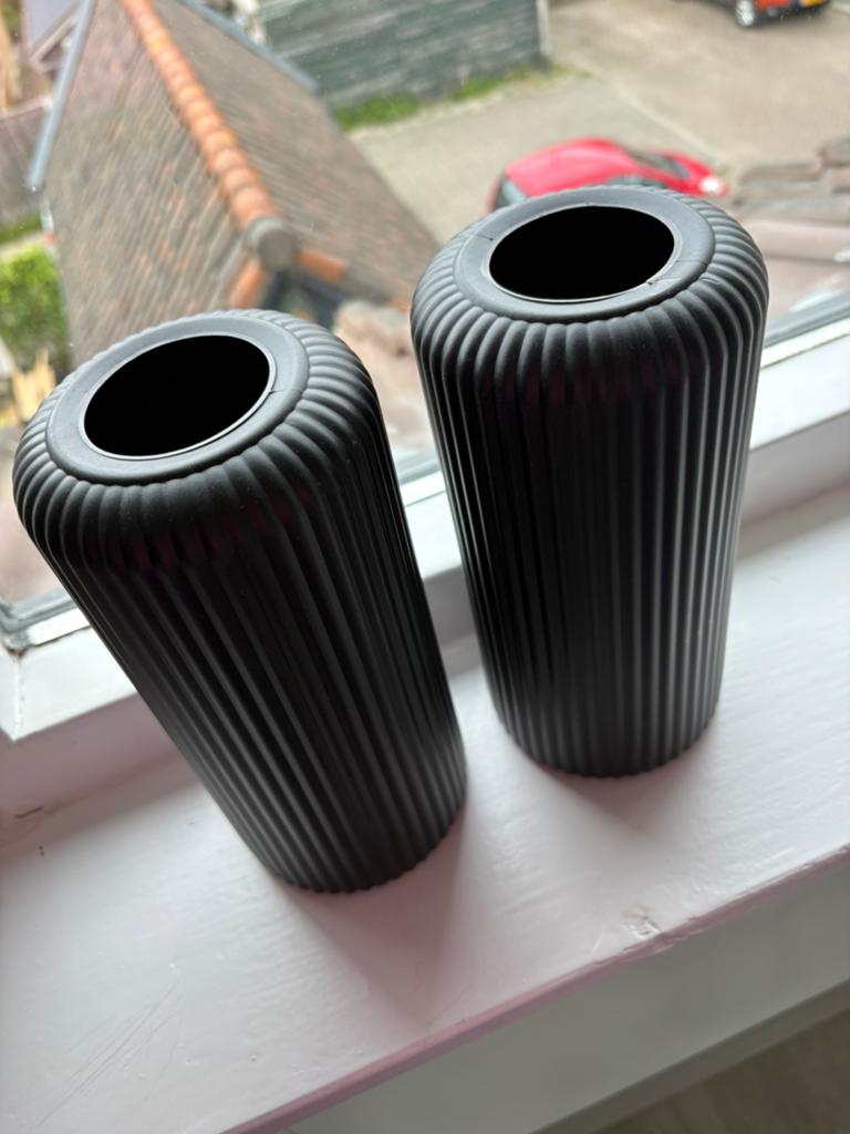 Leuke plastic zwarte vaasjes, Huis en Inrichting, Kunststof, Wit, Nieuw, Ophalen of Verzenden