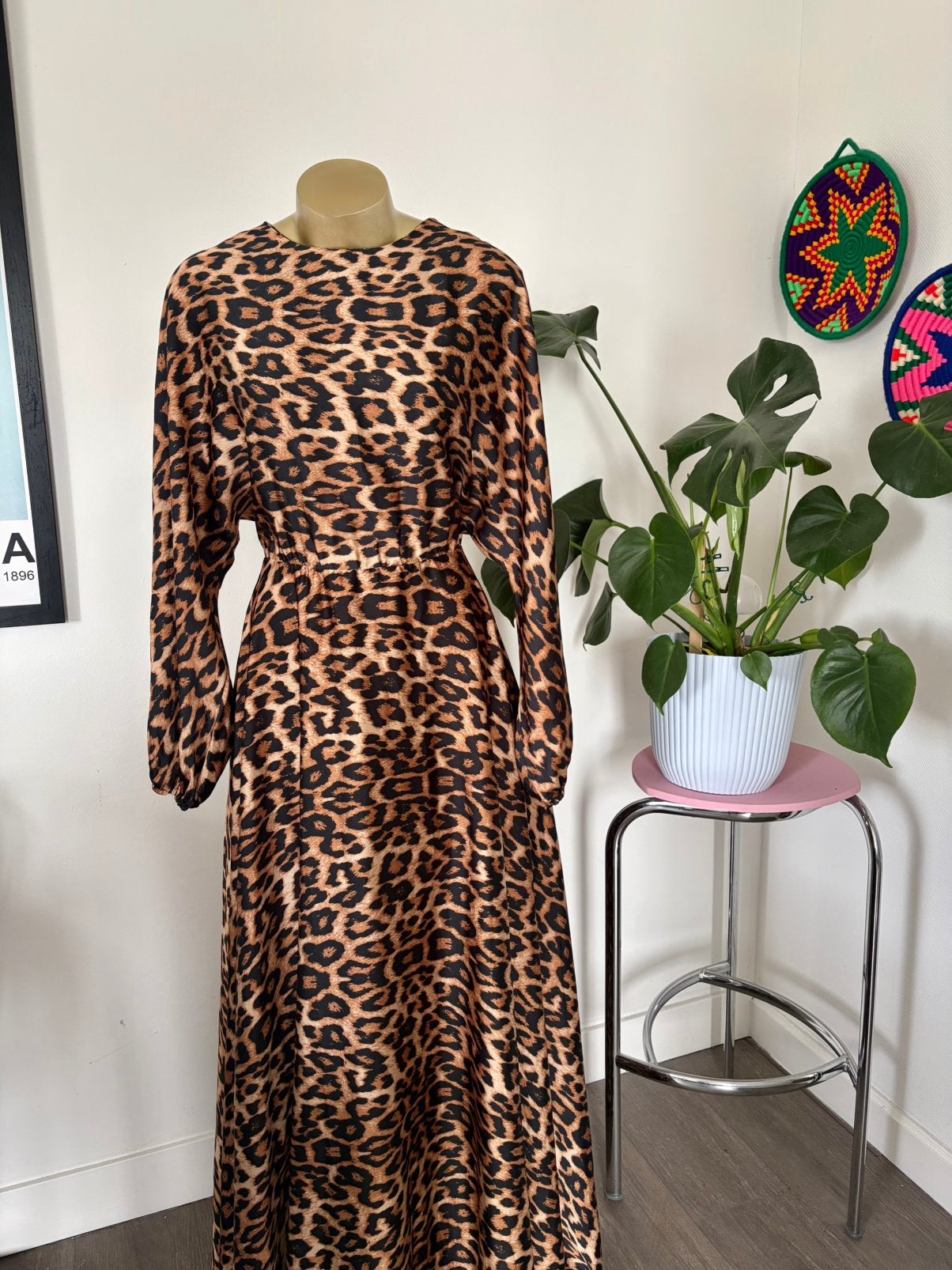 Luipaardprint maxi jurk met lange mouwen, Maat 38/40 (M), Bruin, Ophalen of Verzenden, Zo goed als nieuw