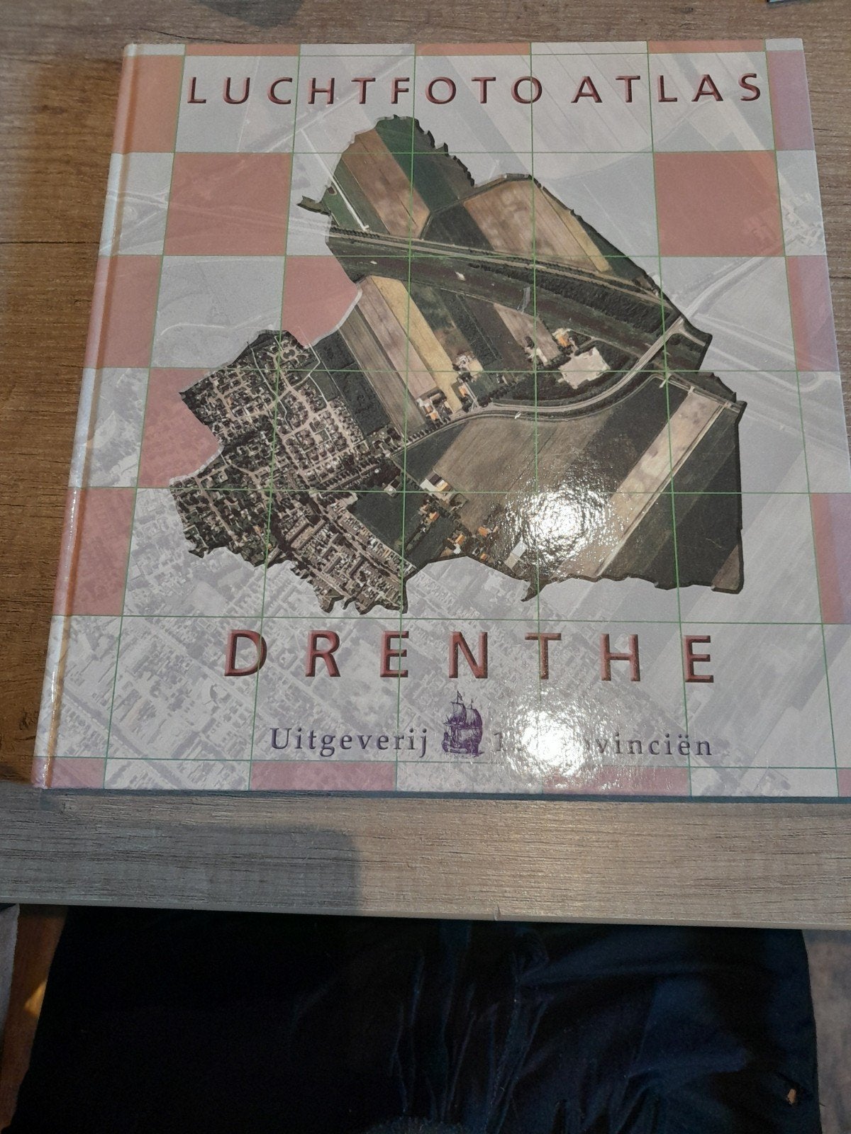 Luchtfoto Atlas Drenthe - Uitgeverij Van Gorkum (25), Boeken, Atlassen en Landkaarten, Gelezen, Overige atlassen, 2000 tot heden