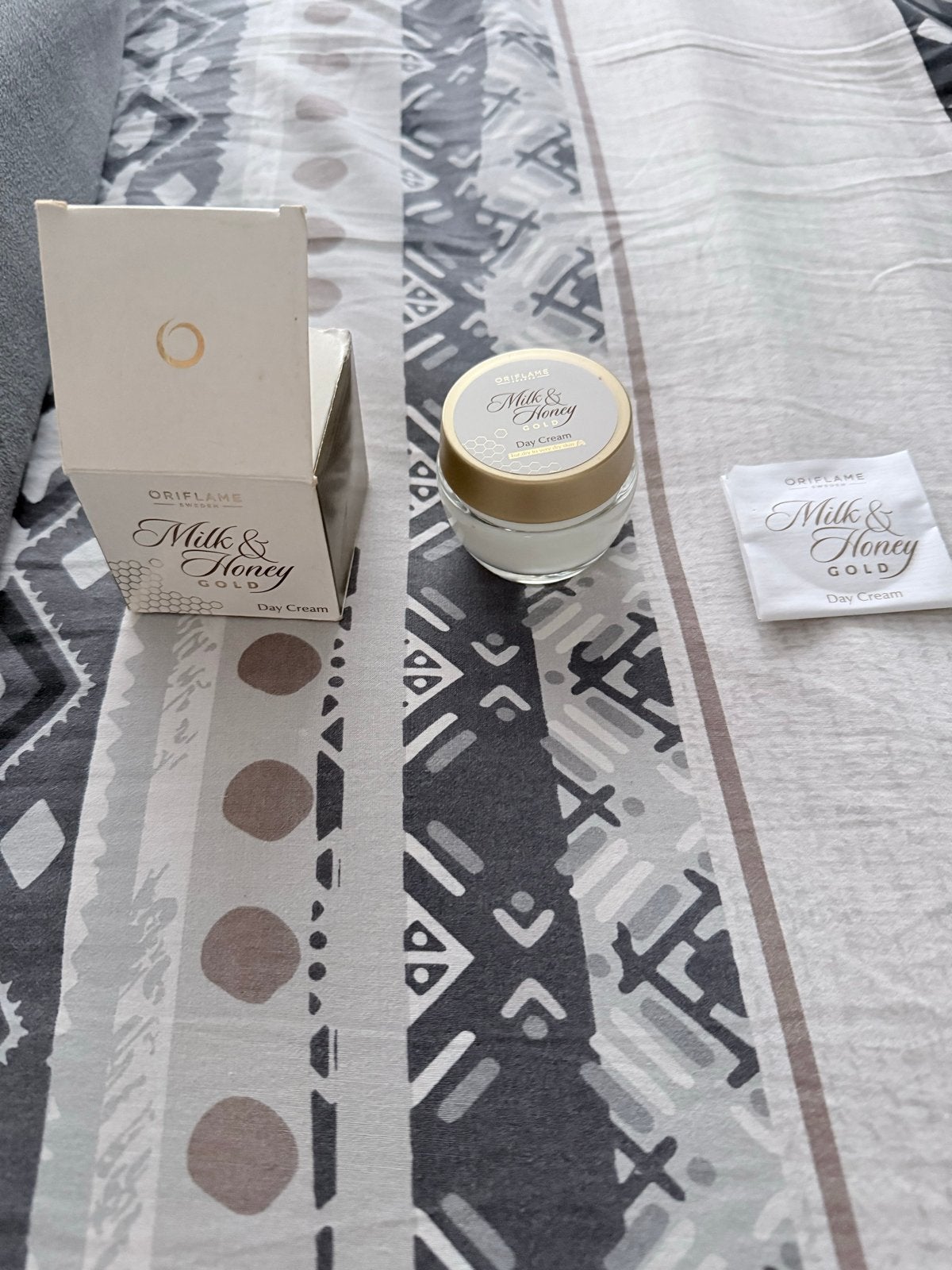 Oriflame Milk & Honey Gold Dagcrème - Nieuw, Ophalen of Verzenden, Nieuw, Gehele gezicht, Verzorging