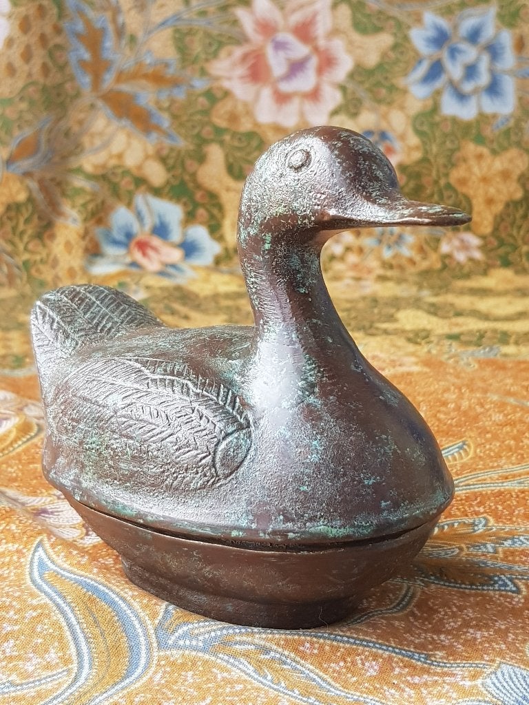 Mooi zwaar antiek Oosters doosje van brons als een eend.