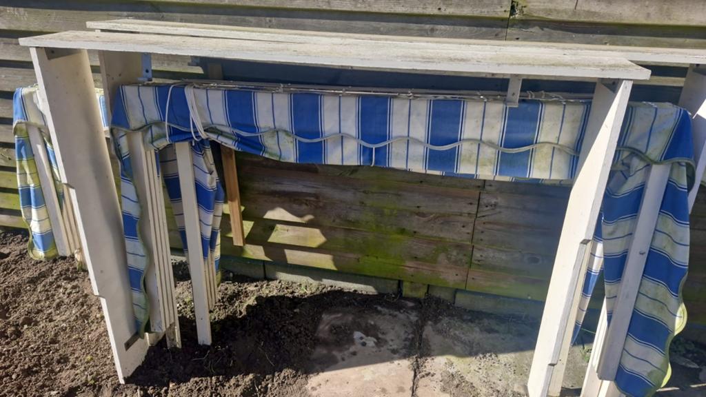 Mooie markiezen en 2 screens de maten staan op de foto, Tuin en Terras, Zonneschermen, Ophalen of Verzenden, Knikarmscherm