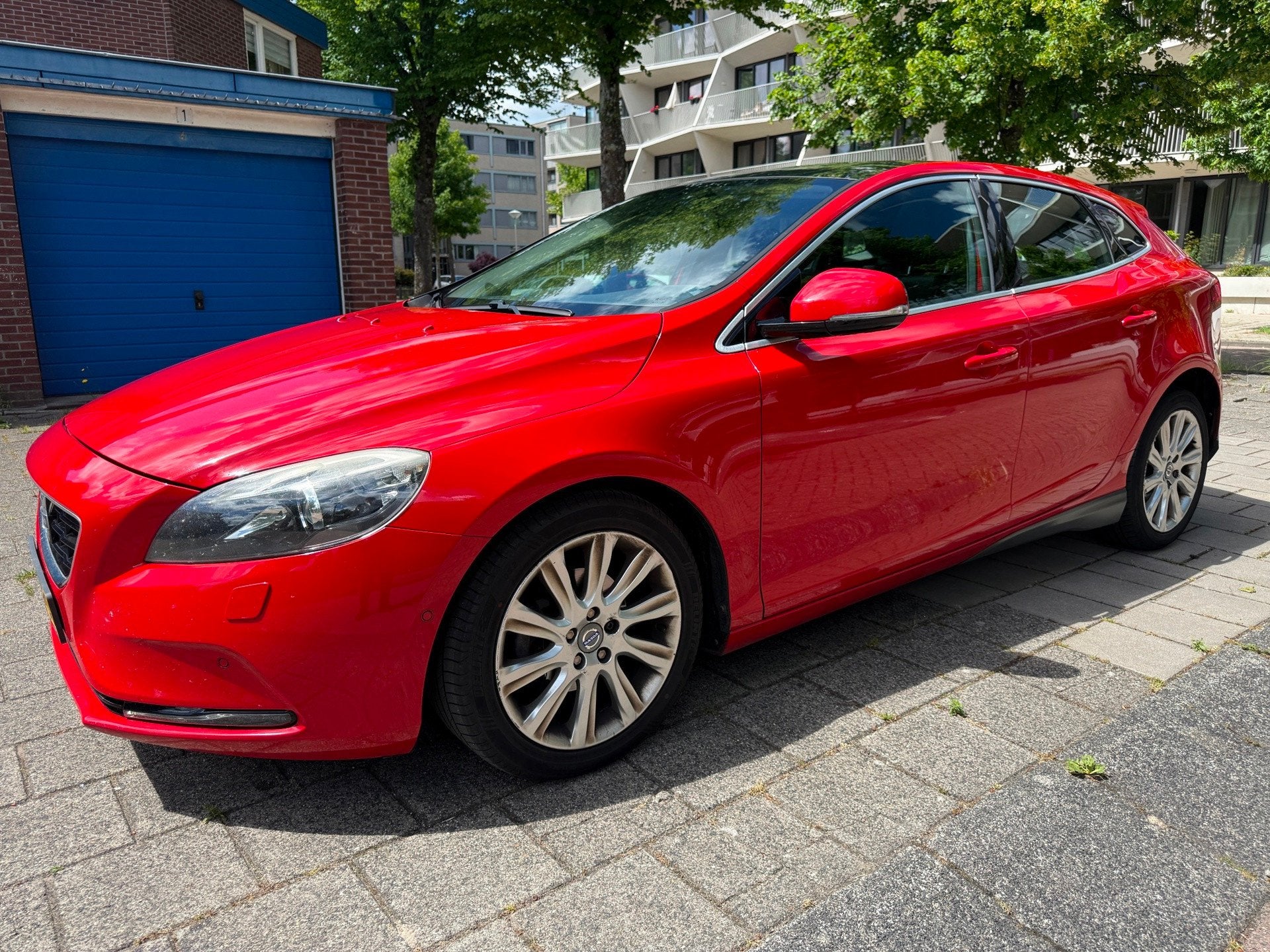 Volvo V40 1.6 D2 Summum Leder Panorama Cruise Red Edition, Auto's, Voorwielaandrijving, Euro 5, Gebruikt, Zwart