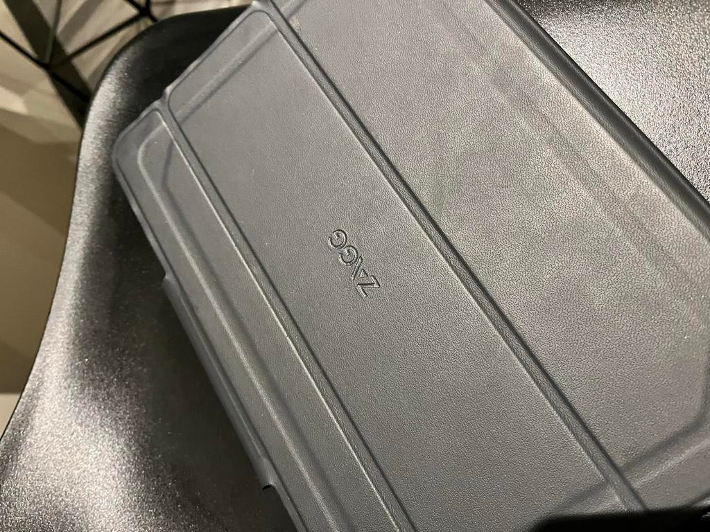 ZAGG 10.2 inch hoes met toetsenbord, Ophalen of Verzenden, Zo goed als nieuw, 10 inch, Bescherming voor- en achterkant